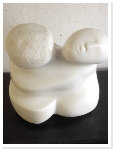 Atman-die Umarmung, mazedonischer Marmor