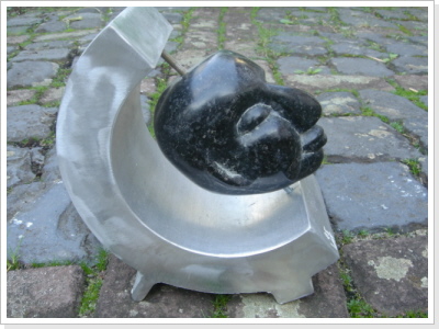 Global dreamer, Hessischer Diabas und Aluminium